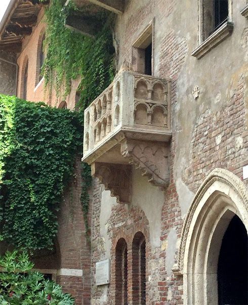 宝塚歌劇の殿堂で「ロミオとジュリエット」のバルコニーの場面再現 芸能 デイリースポーツ online