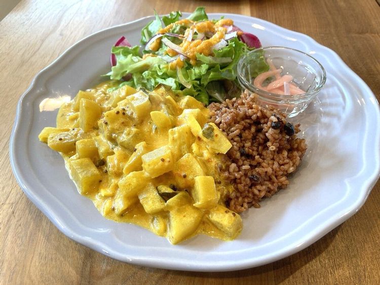 北海道 宗谷本線、JR比布駅内のカフェ「PIPI CAFE