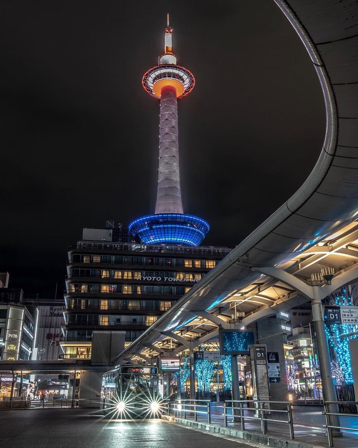京都府 京都タワーと中心街の夜景の写真素材68872924- PIXTA