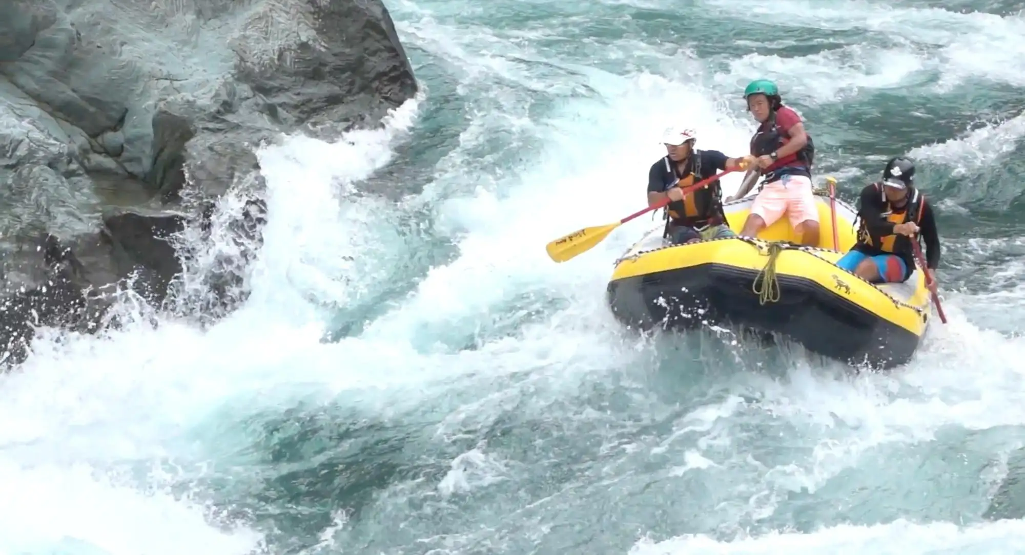 大歩危小歩危・大歩危の観光遊覧船・船乗り場に停泊する川下りの遊覧船・四国・徳島県三好市 1 の写真素材76682541-