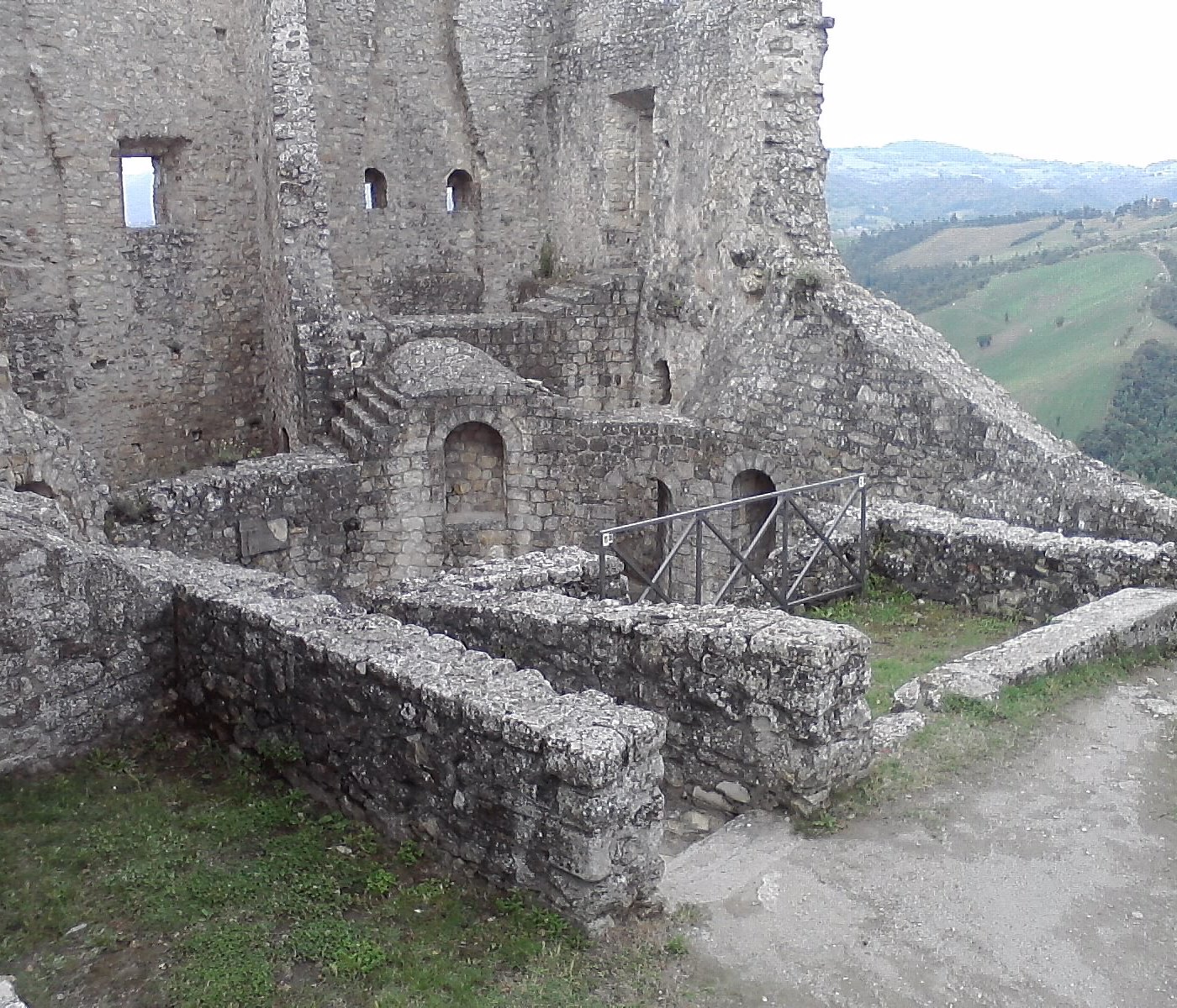 パルマ カノッサの屈辱を仕掛けた女伯マチルダ&ヨーロッパの城は絶対見るべき - ありがとうのヨーロッパ旅行記