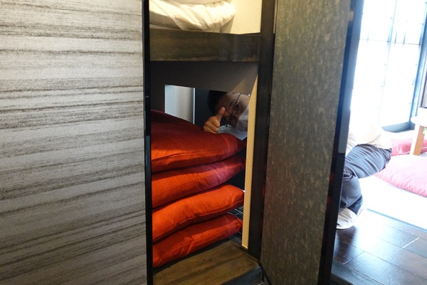 忍者は有名だから」 大阪で民泊ホテルに忍者屋敷誕生のわけ：日経クロストレンド