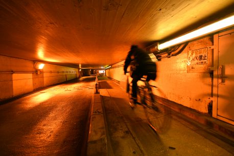 5205.「高輪橋架道橋」を歩くさすらい館