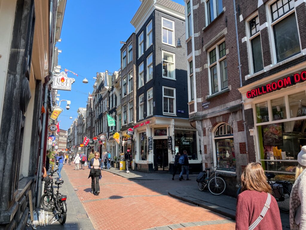 アムステルダムの歓楽街: ガイドなしのオーディオ ツアー 2025