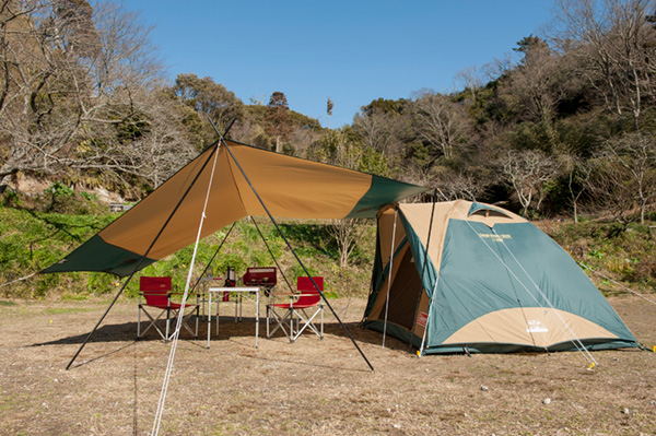 どの位置にテントを張るのがベスト？タープとテント連結のポイントHondaキャンプHonda公式サイト