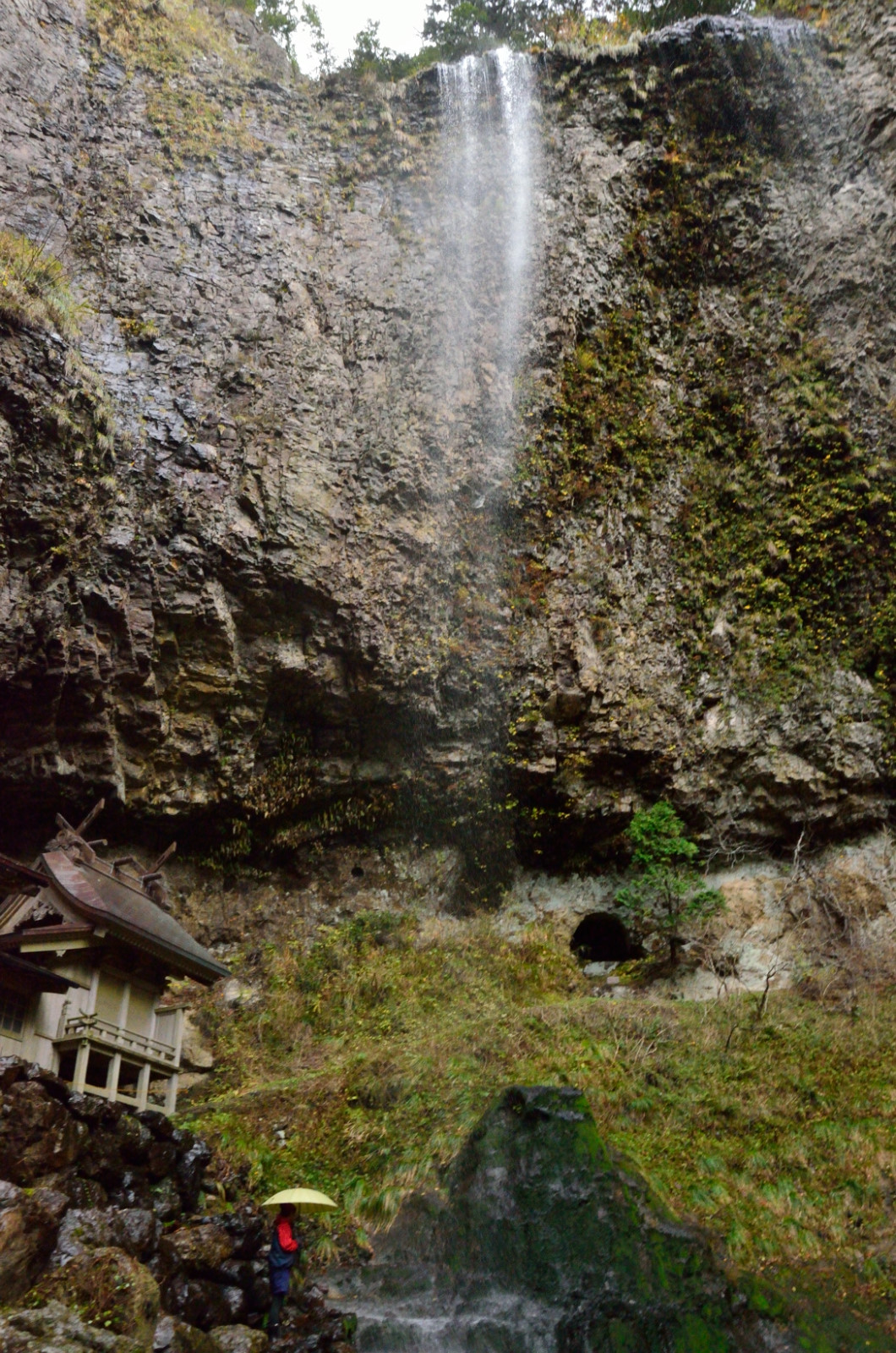 壇鏡神社と壇鏡の滝ろーちき たくさんしまね