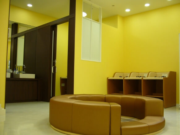 みなとみらい 休憩におすすめの人が居ない穴場スポット紹介その③～汽車道のベンチみなとみらいLIFEドットコム