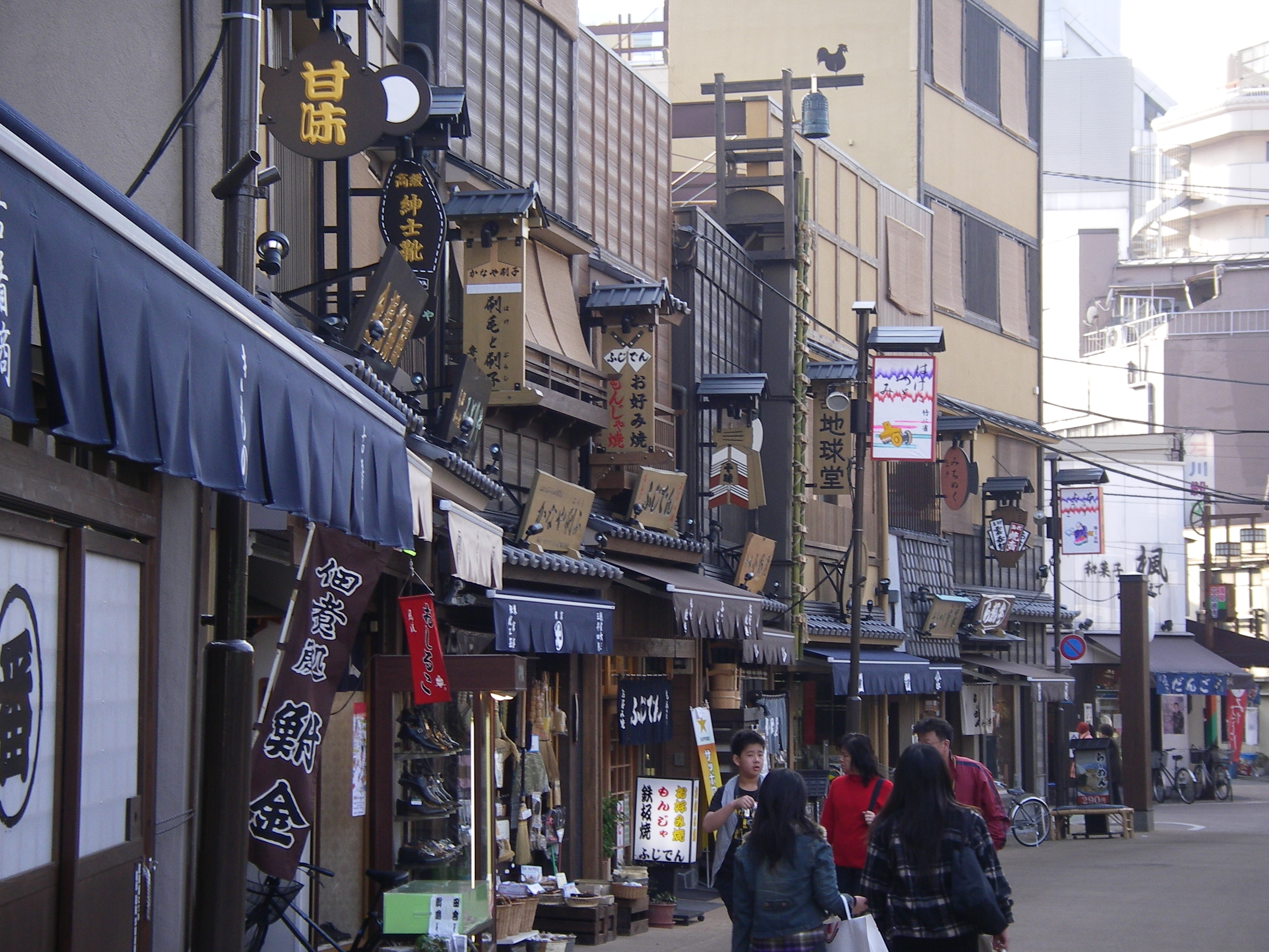 東京 浅草 浅草寺 伝法院通りの風景の写真素材34380940-