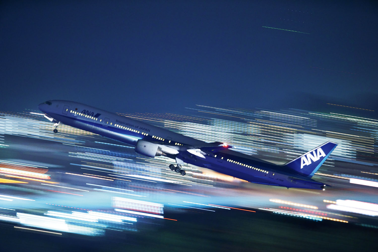 飛行機の機内からの『夜景の撮り方』〜座席の選び方から撮影のコツまで紹介〜アルカスイス互換って楽しい そして たまにFIAT〜カメラ・カメラ機材に関するブログ