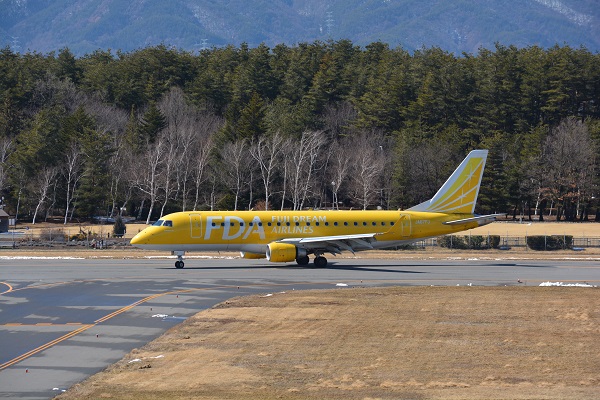 黄色い飛行機 by okattsuID：7760350- 写真共有サイト:PHOTOHITO