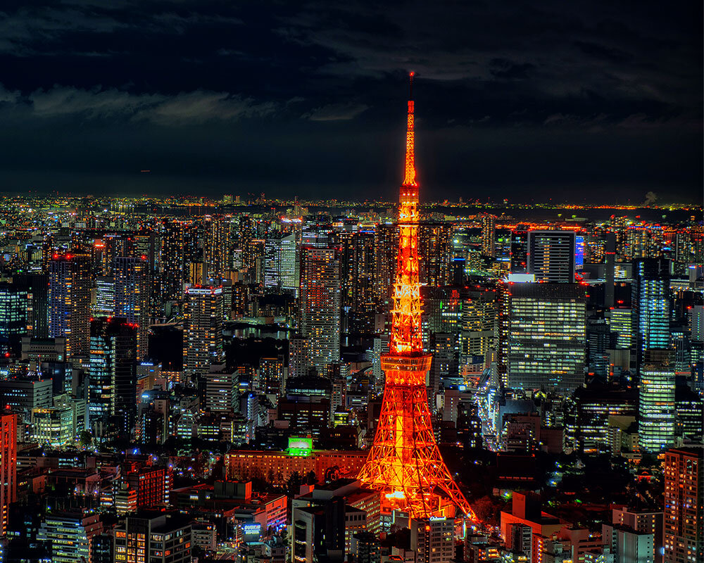 高さ333mの電波塔を見上げて - 東京平版