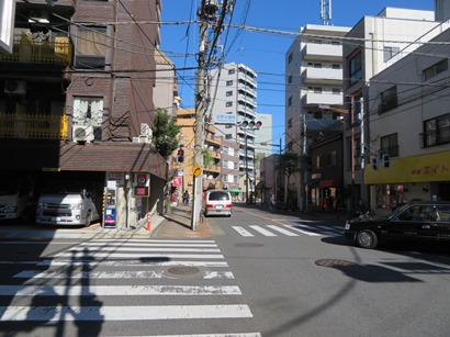 江戸の吉原、京の島原に並ぶ三代花街といわれた 長崎丸山。遊郭が立ち並んでいたそう。 その近くに丸山町交番が佇んでいる。 オシャレなつくりだった。