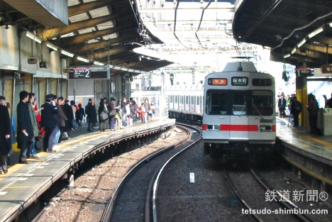 横浜駅9・10番線ホーム拡幅工事 - Reports