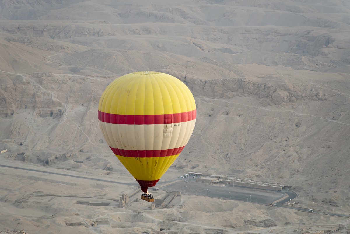 ルクソールのカルナック神殿群と王家の谷観光とカイロからのアクセスをご紹介！ エジプト旅行TRAVeeeNET旅行情報はトラビーネット