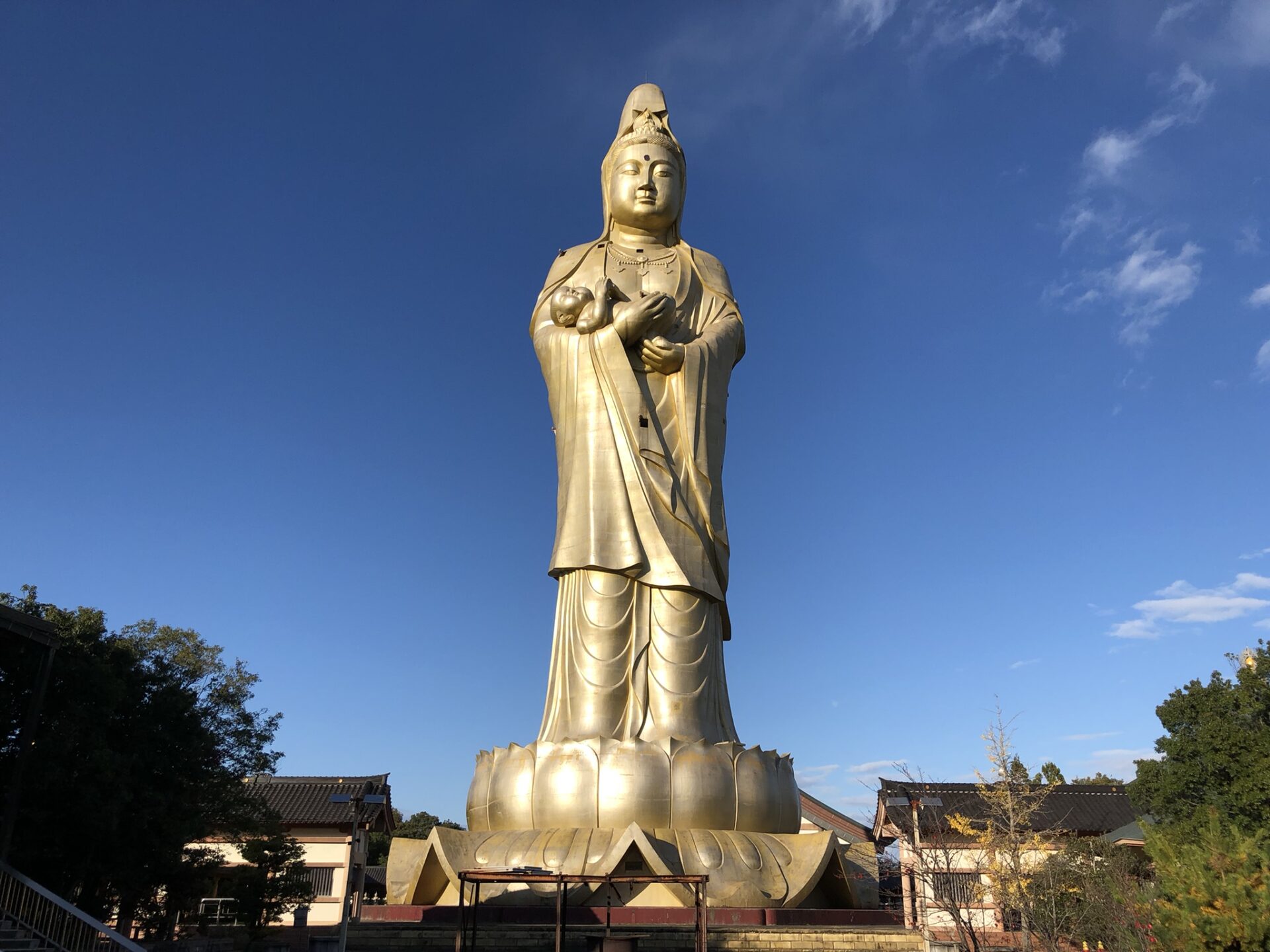 石川県・加賀温泉 天にそびえる大観音『ユートピア加賀』の郷に行ってきた 2018年7月末 。廃墟なのか果たして-