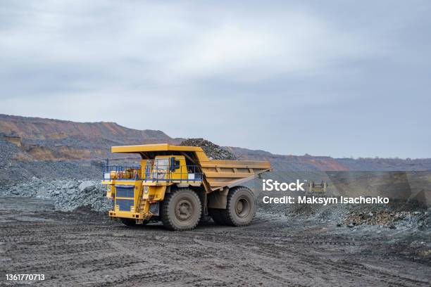 オーストラリアの鉱山が魅せる重機の連携プレー！お知らせ NEWS映像制作会社 千代田ラフト テレビ・動画制作・企業ＶＰ