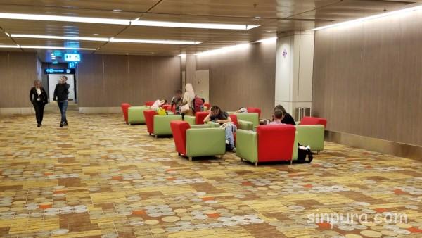 チャンギ空港出てもシャワー＆仮眠OK！深夜早朝フライトも快適ジュエル – 旅オモ