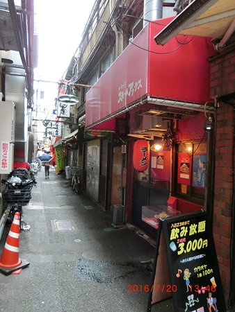 大井町 飲み屋横丁「東小路」 ２本の小路を横に横断する通路。 –