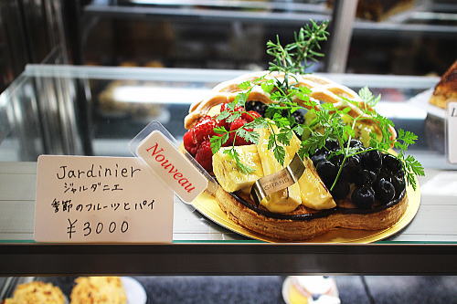 さいたま新都心「アングランパ」のカヌレもぐもぐさくら