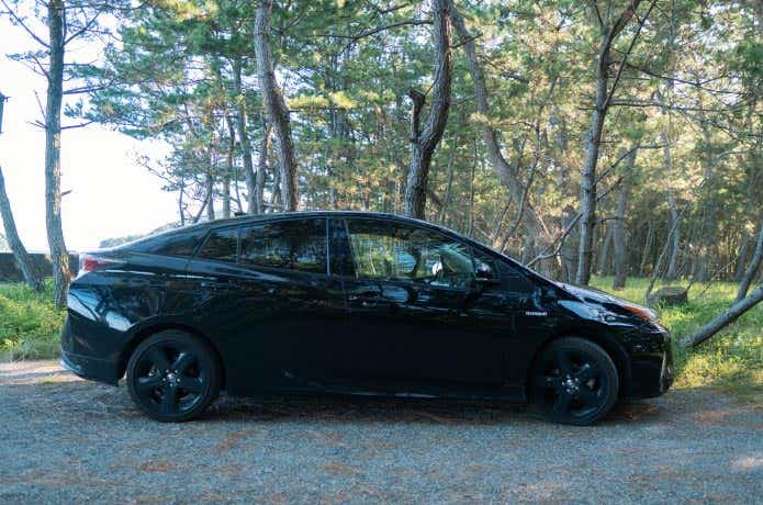 TOYOTA プリウスがアウトドアに向いている理由。 50系後期