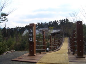 ついに吊り橋の全貌が見えてきました、、 完成は来年春予定だよ！日本一長い歩行者専用つり橋GODABRIDGE長さはなんと420ｍ来年春の吊り橋エリアオープンが待ち遠しいね紅葉見頃まであと少しダムパークいばきた心地いい茨木をあなたにココチイ