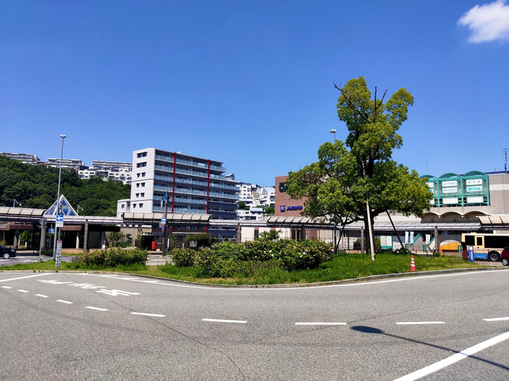 生瀬駅と西宮名塩駅21エモンの小屋