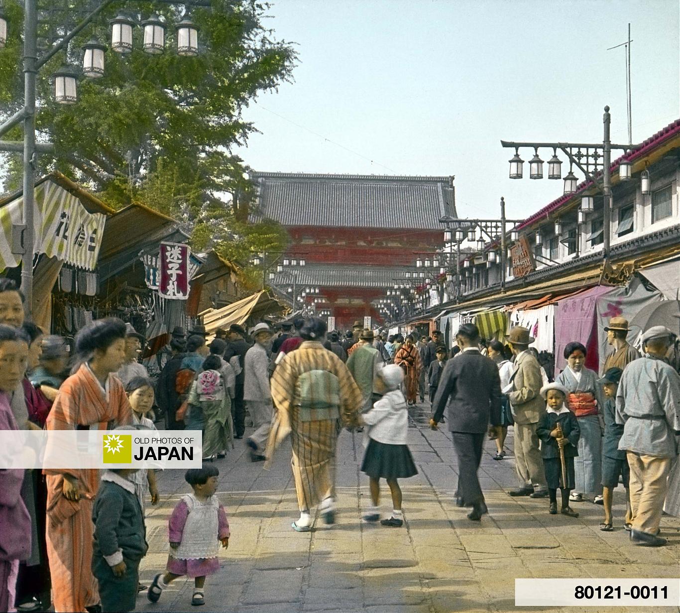 朝日新聞デジタル：1965年 にぎわう浅草六区の映画街 - 浅草今昔