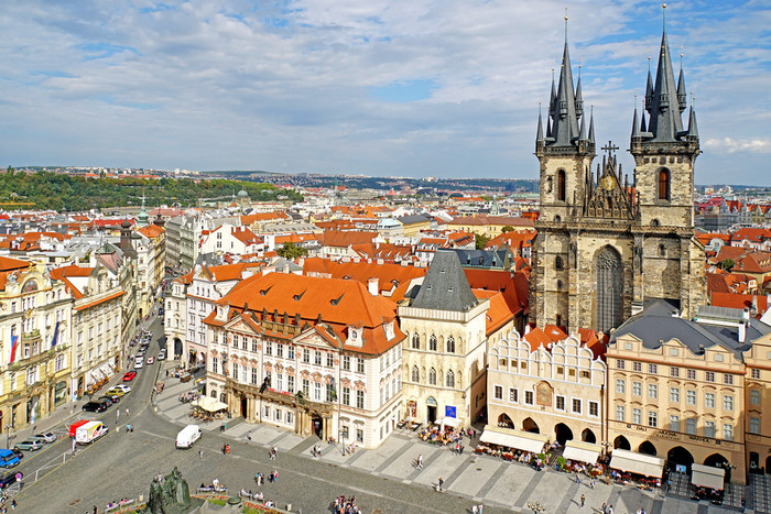 ティーン教会と朝のプラハの旧市街広場 チェコの風景Beautiful Photo.net世界の絶景 美しい景色