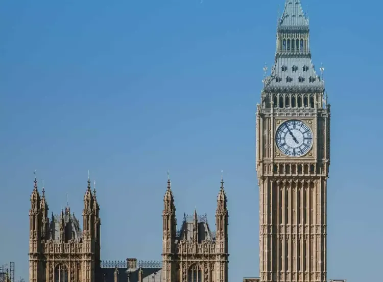 ロンドン・ガトウィック空港 Gatwick から市内への行き方 イギリス旅行『Travel