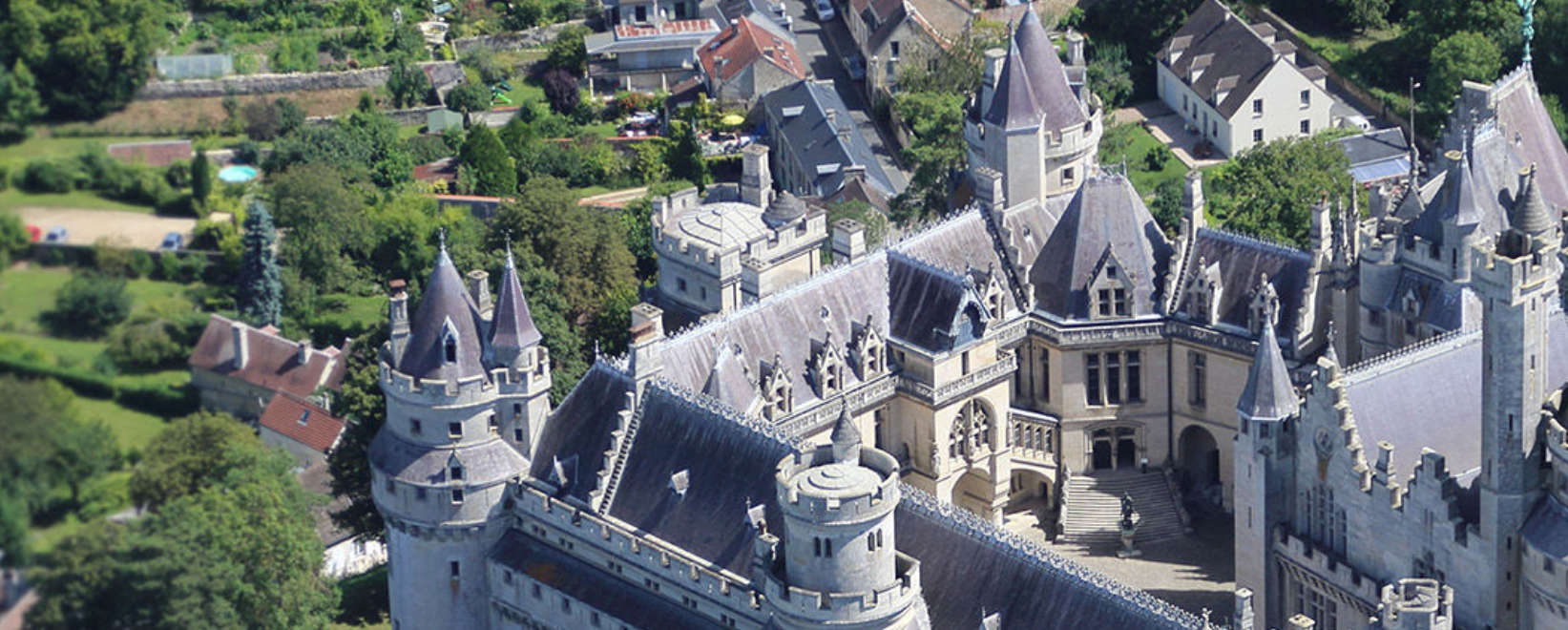 ピエールフォン城を地図付き解説！チケット予約・入場料金・見どころ観光ガイド 行き方・アクセス フランスボックスフランス旅行情報