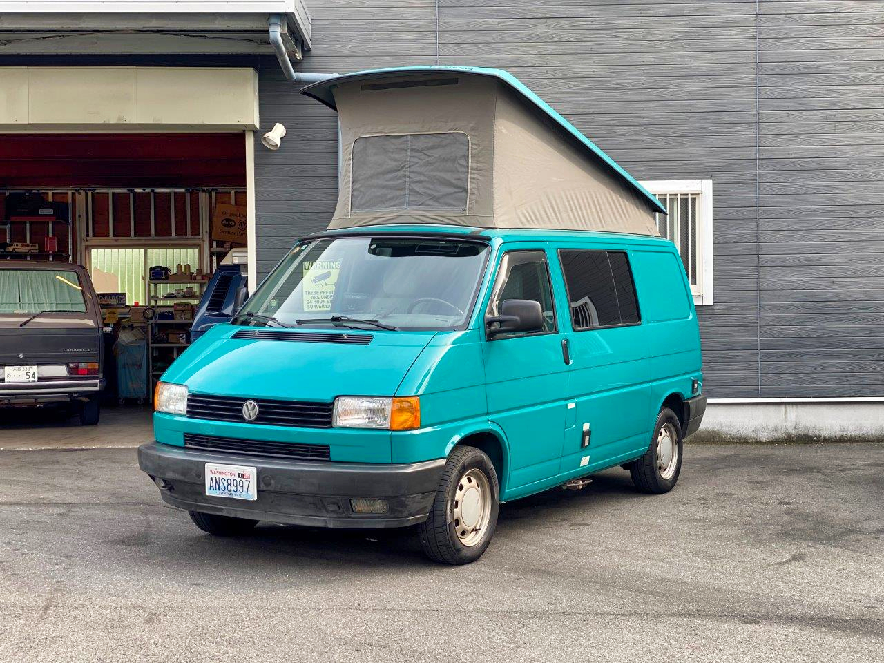 こだわりがすごい！ワーゲンバスをレゴで再現した「フォルクスワーゲン タイプ2バス キャンピングカー」インターネットコム