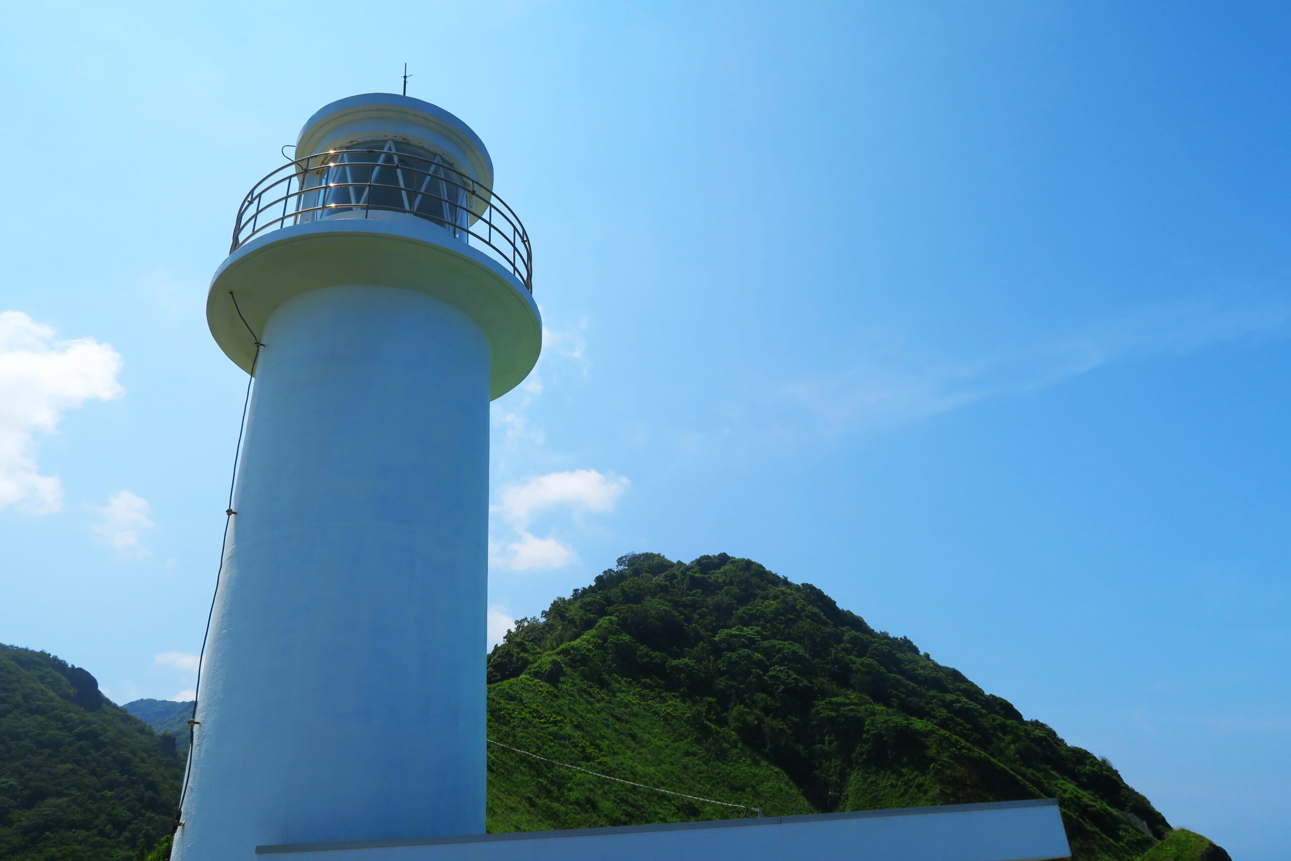 新潟 釣りスポット 角田岬 トンネルを超えると秘境ムード満点の磯道がある、黒鯛・アオリイカ・シーバス・アジなど豊富な魚種が狙える玄人向きの釣り場です！-
