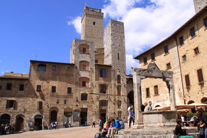 イタリア フィレンツェの古い街並み 10610004647 の写真・イラスト素材アマナイメージズ