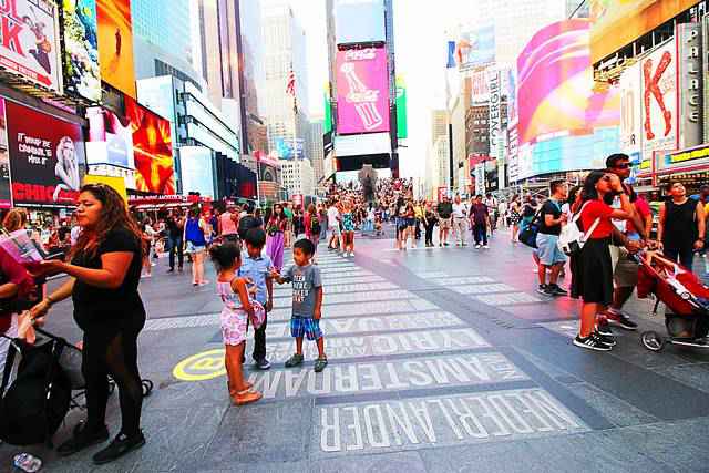 ＮＹ市議会、タイムズスクエアのキャラクター対策で法案審議へロイタ