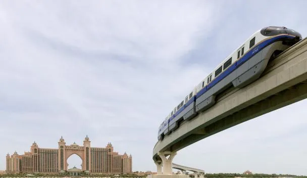 ドバイと千里を結ぶモノレールアラウンド・藤白台