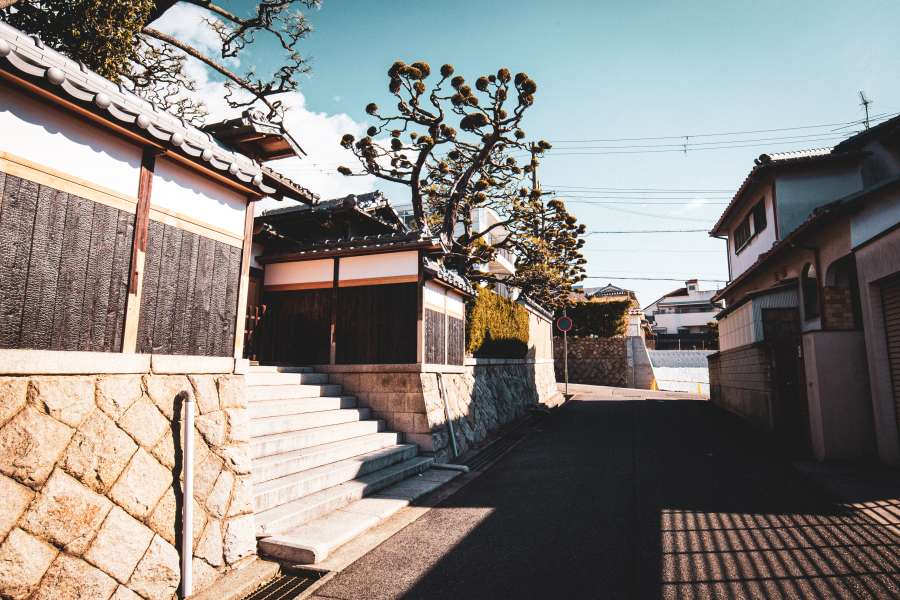 神戸市東灘区 岡本のシンボル「石畳」が「石畳風の舗装」に変更されるそうです。リニューアル工事は、2022年5月中旬～スタート！号外NET 神戸市 灘区・東灘区