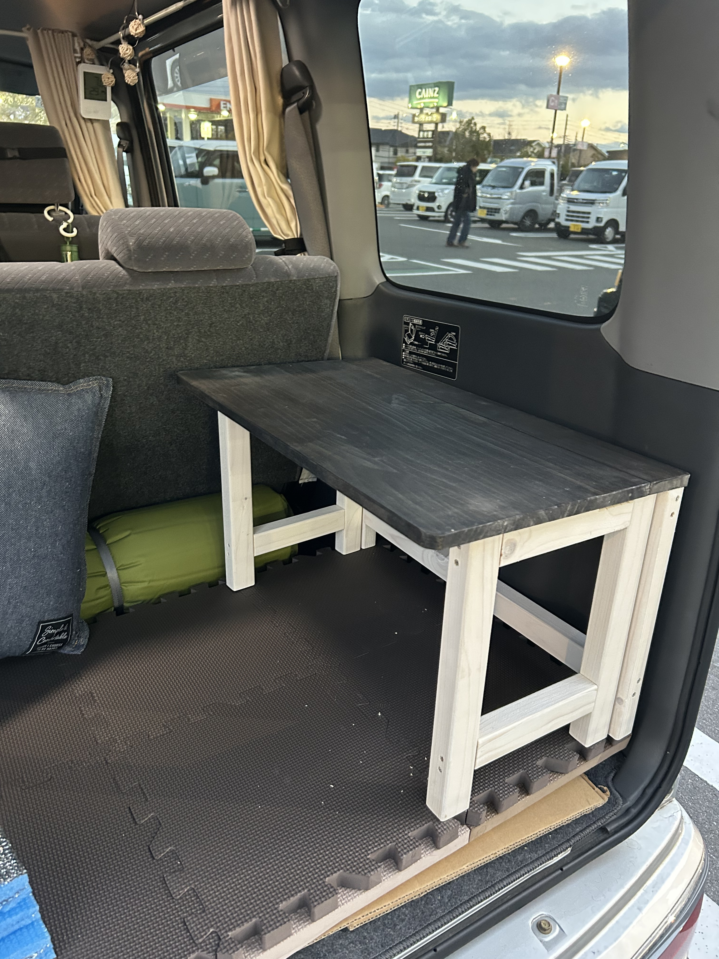 車中泊DIY 10分作業で車内の雰囲気が変わった！車中泊用テーブルを自作！DRIMOキャンピングカ