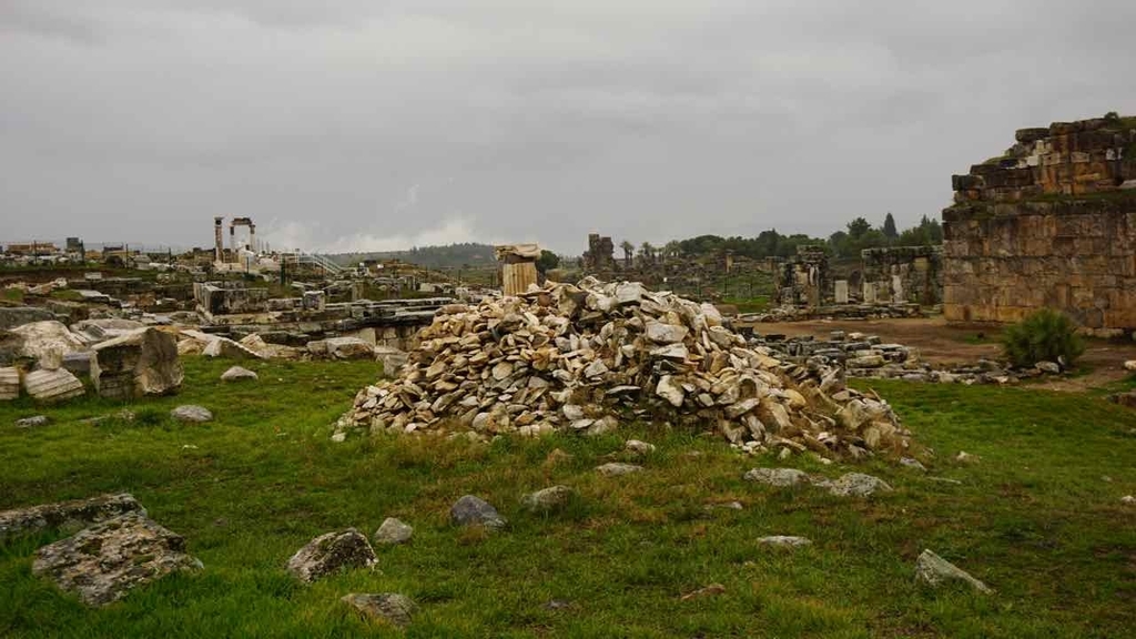 パムッカレの窓口は悪質 2025GWパムッカレ石灰棚・ヒエラポリス遺跡群 cedar21
