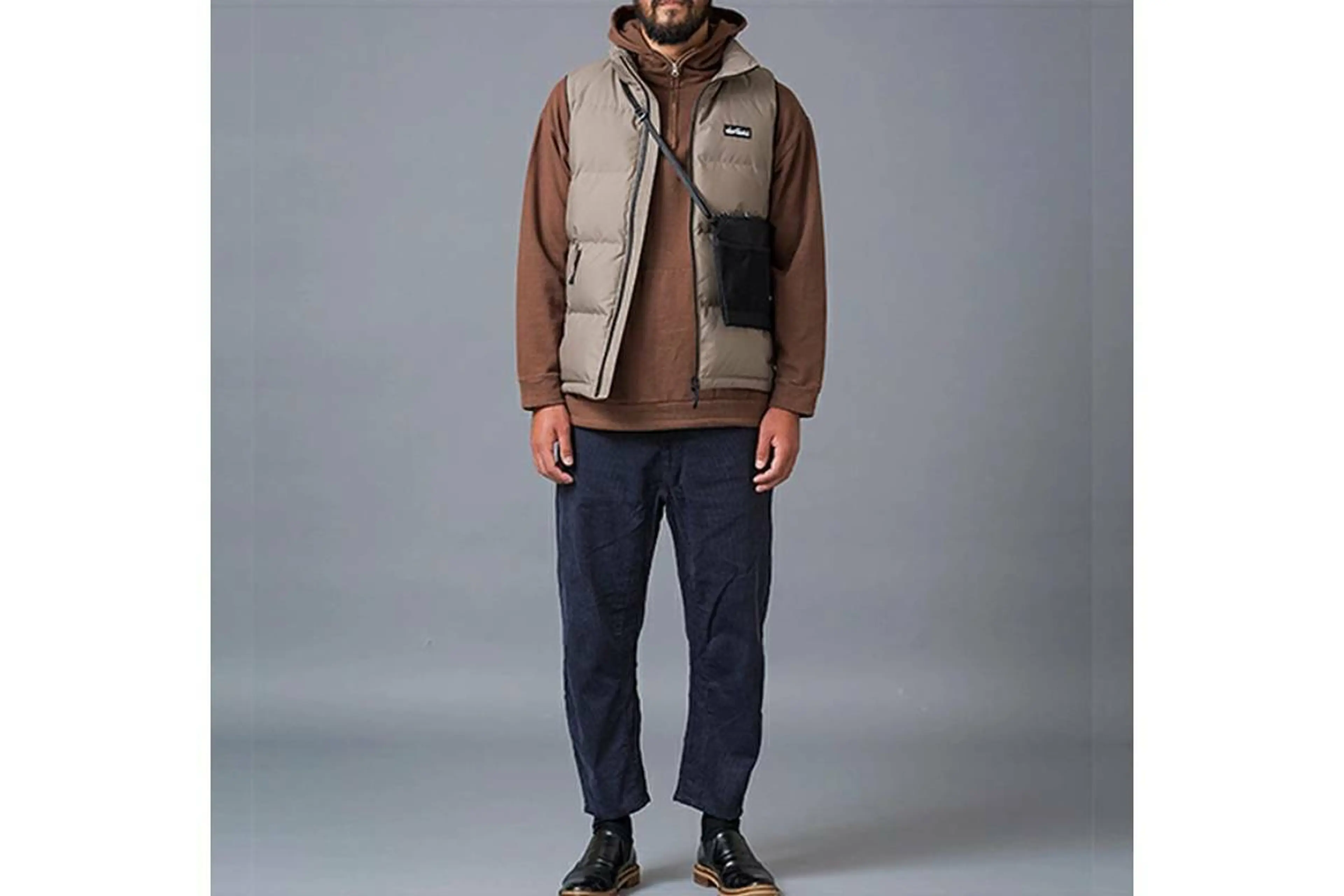 春先から夏まで活躍の五分丈袖のパーカーと動きやすさ抜群のパンツでスポーティなタウンコーデ スタッフコーディネート メンズCHUMS チャムス