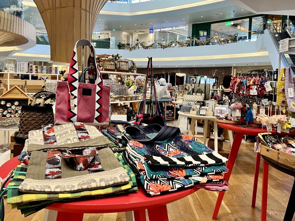 限タイのお土産におすすめ アイコンサイアム限定 ミッキーマウスグッズ at Icon