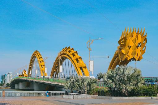 炎を吹き出す世界最大のドラゴン!? ベトナムに架かる橋がカッコいいトジョウエンジン