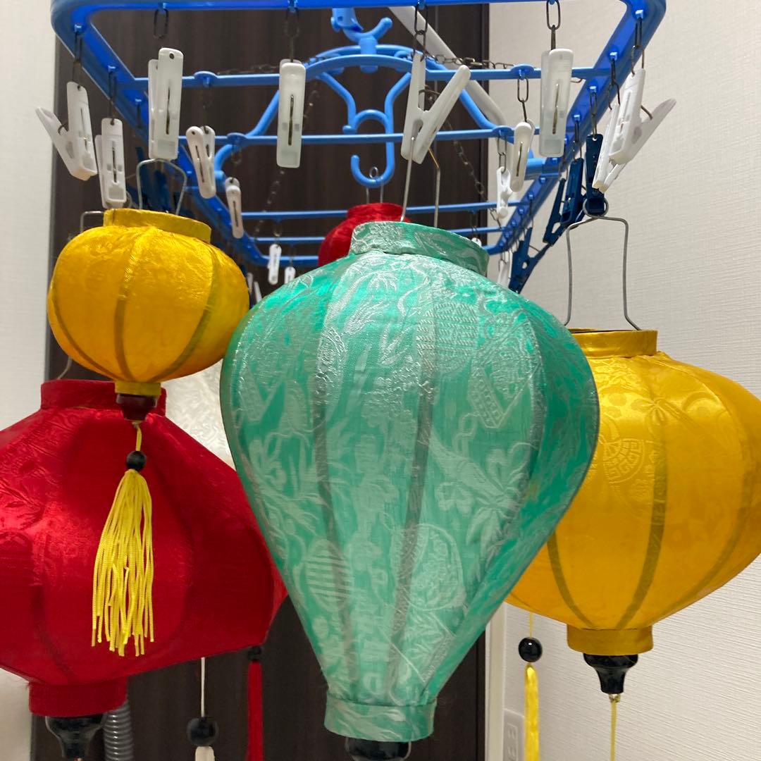 ベトナム伝統のホイアン・ランタン 提灯- 薄ひし形