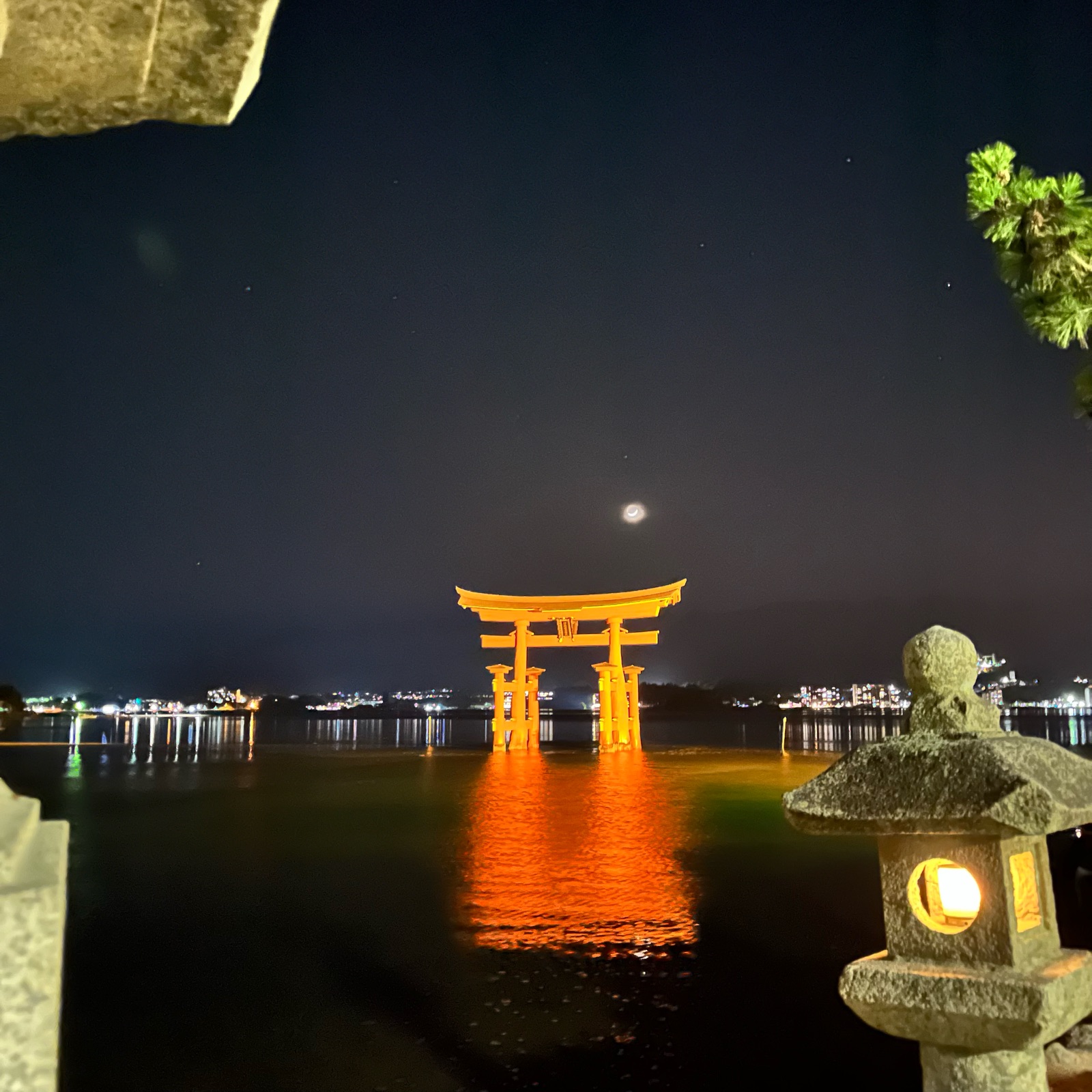 しまあかりのライトアップで幻想的な夜の宮島へ広島観光情報総合サイト 旅やか広島