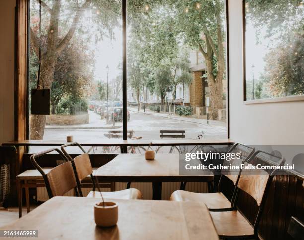 カフェの窓辺の写真・画像素材-Snapmart スナップマート