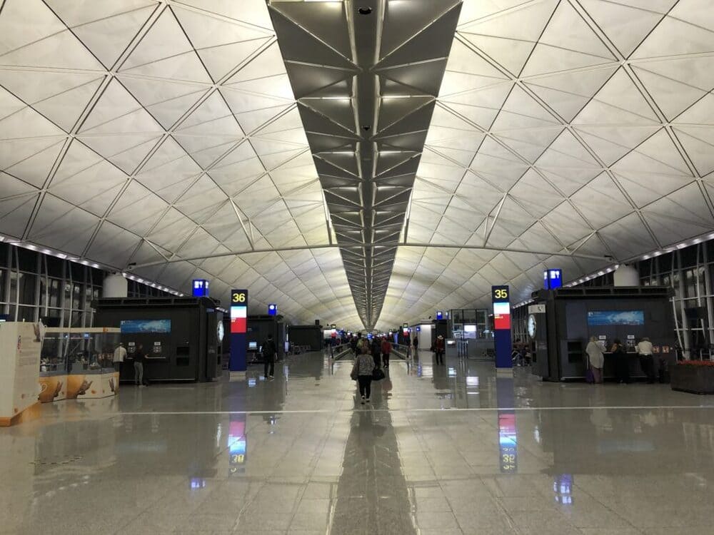 初めての香港でも安心！香港空港到着〜入国までの流れお金の窓口