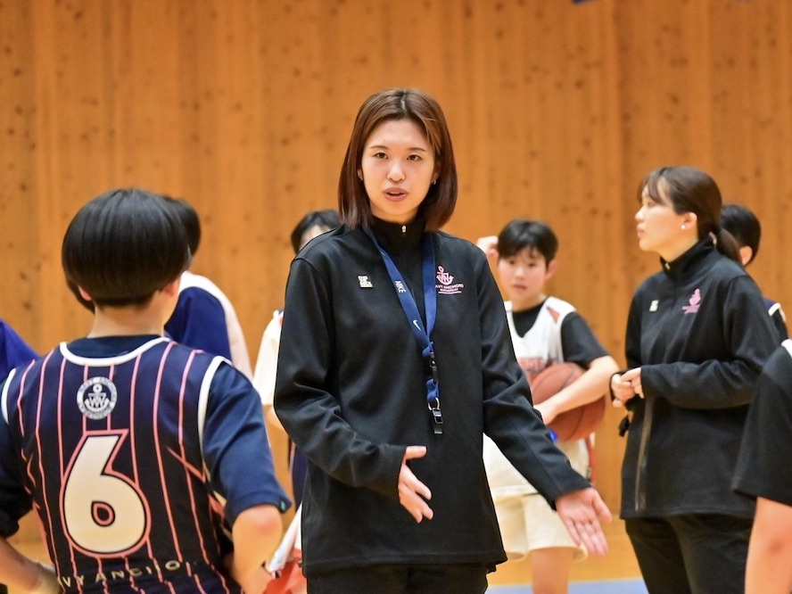 強豪、四日市メリノール学院に加入した元Wリーガーの粟津雪乃コーチ「メリノールに来て良かったと思えるサポートを」 | バスケットボール総合情報サイト  バスケットカウント