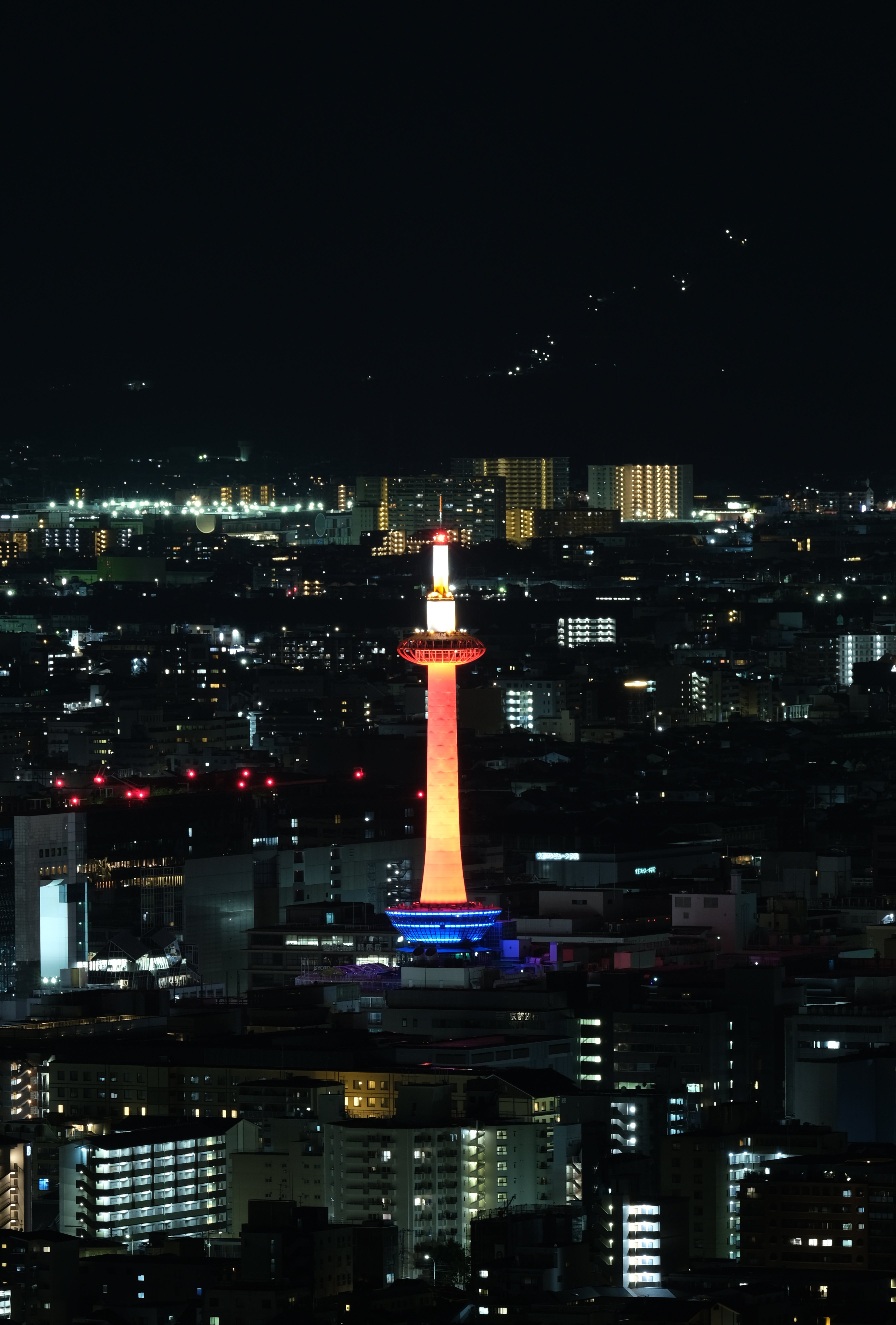 京都タワー 写真と案内