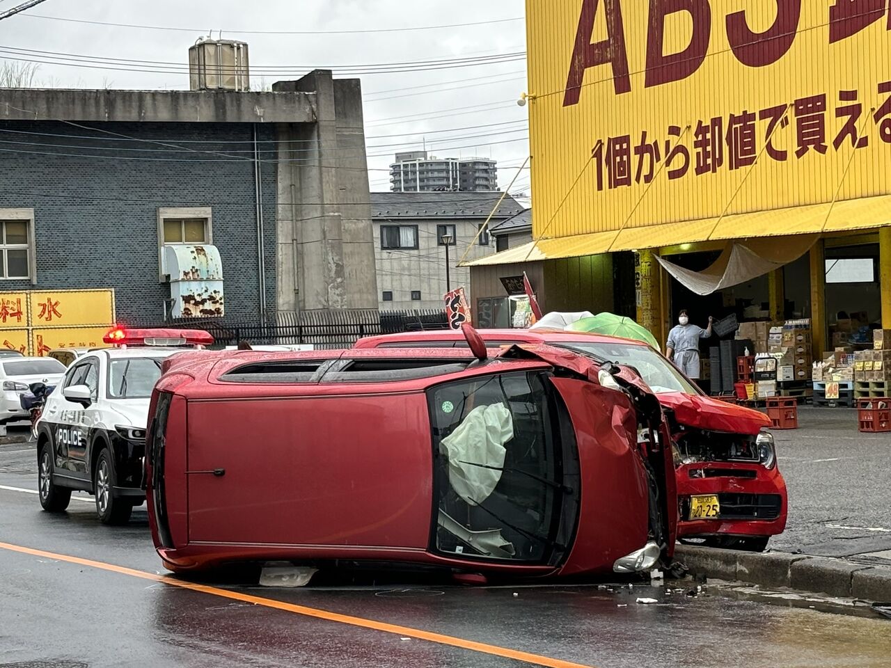 東京外環道】三郷JCT付近でトラック事故 4時間ぶり通行止め解除（18日11:00現在）(TraffiClip) -