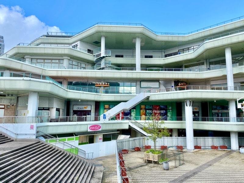 セレブの街の商業施設が廃墟の前にある せんちゅうパル編暇人の戯れツッコミヤバい大阪豊中市千里中央駅商業施設ショッピングモールナレーション