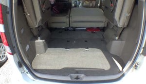 人気車ノア＆ヴォクシーの車中泊仕様が等身大で使いやすくてめっちゃいい! ハイエースよりいいかも!? - 自動車情報誌「ベストカー」